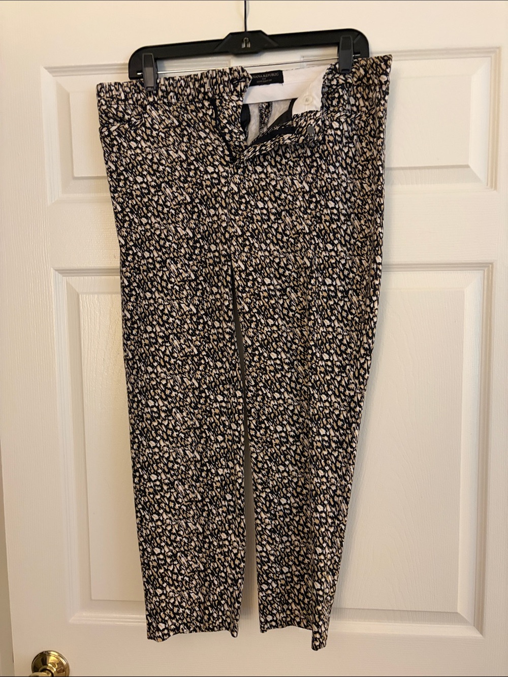 Banana Republic Black and Cream Speckled Cropped Pants